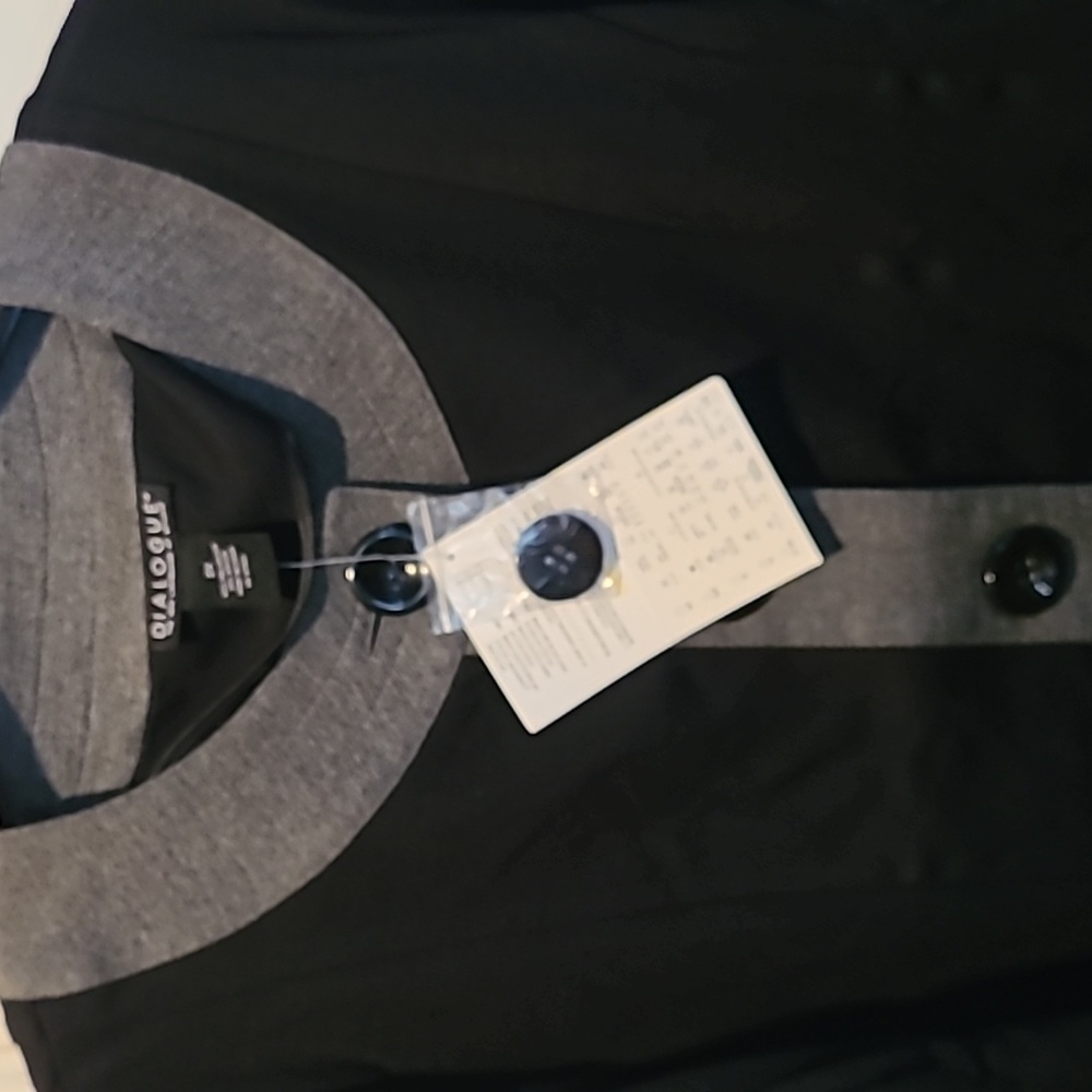 Dialogue Button Up Top - Picture 4 of 4